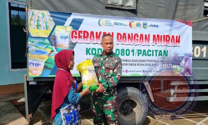 Antusias Warga Desa Poko Sambut Gerakan Pangan Murah Dari Kodim 0801/Pacitan