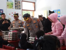 Polresta Banyuwangi Bagikan Makan Bergizi Gratis ke Sejumlah Sekolah