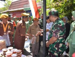 Kemurahan Hati Seorang Kasdam IV/Diponegoro, Borong Hasil UMKM Dan Dibagikan Kepada Veteran, Linmas dan Masyarakat yang Hadir Upacara TMMD