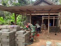 Melalui Program Rutilahu, Babinsa Koramil 0801/08 Tulakan Berpartisipasi Bantu Proses Pembangunan