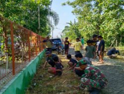 Anggota Posramil Kasreman Bantu Warga Pembersihan Lingkungan