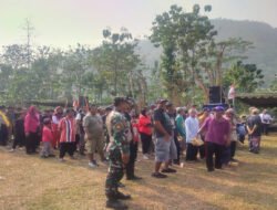 Peran Babinsa Koramil 0801/03 Arjosari Dalam Kegiatan Jalan Sehat Memperingati HUT RI Ke 80 Di Desa Gegeran