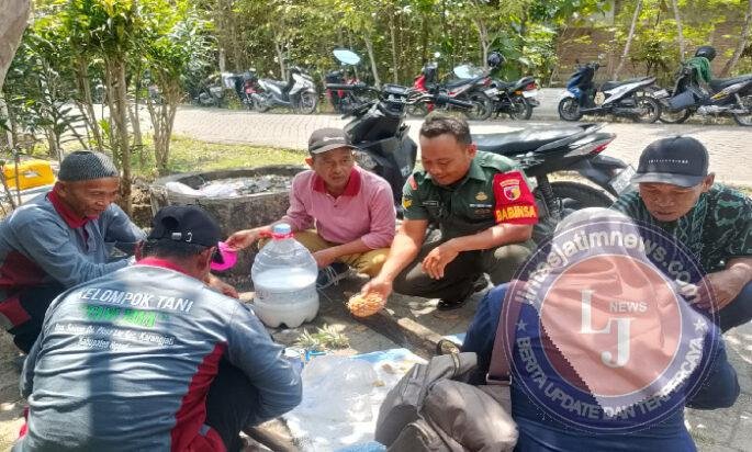 Sosialisasi Pertanian: Babinsa dan PPL Karangjati Latih Petani Ploso Lor Buat Pupuk Organik