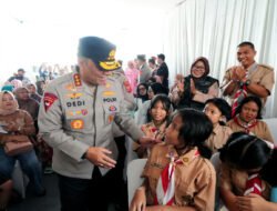 Wakapolri Sapa Warga Gunung Sindur dalam Bakti Sosial Sekolah Kemala Taruna Bhayangkara