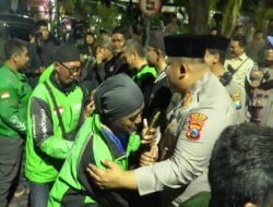 Driver Ojol Gelar Aksi Damai dan Shalat Gaib di Depan Mapolres Pasuruan