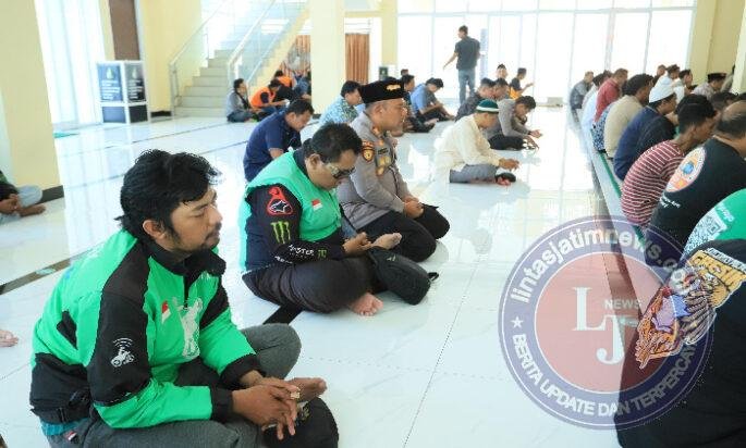Polres Gresik dan Komunitas Ojol Bersatu, Sholat Gaib dan Doa Bersama untuk Almarhum Affan