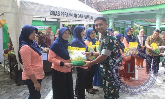 Negara Hadir di Trenggalek: TNI-Polri-Pemda Gelontorkan Beras SPHP