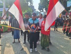 Meriahkan HUT RI Ke 80, TNI Polri dan Para Santri Ponpes Tremas Adakan Jalan Sehat Kreasi