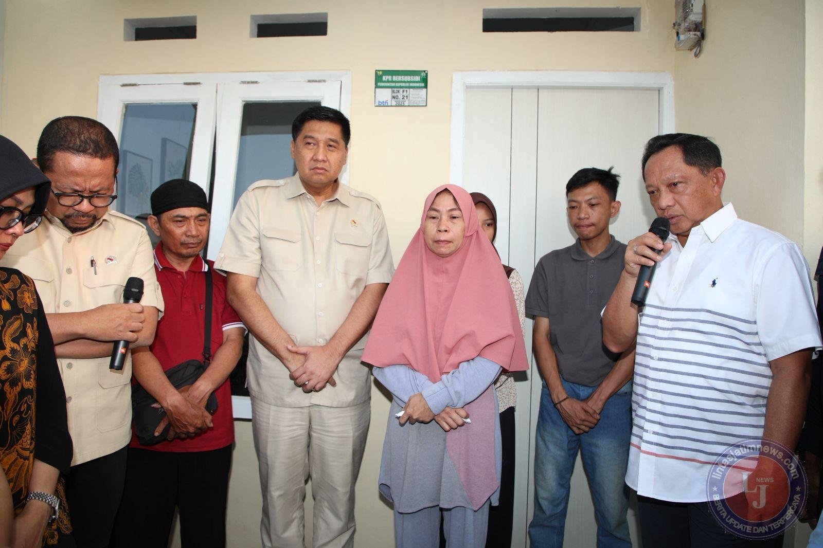 Mendagri Saksikan Penyerahan Rumah untuk Keluarga Almarhum Affan Kurniawan