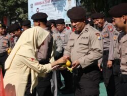 Bunga dan Jeruk Simbol Kepedulian Masyarakat untuk Polres Batu