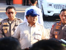 Prabowo: Polisi Terluka Saat Ricuh Akan Dapat Kenaikan Pangkat Luar Biasa