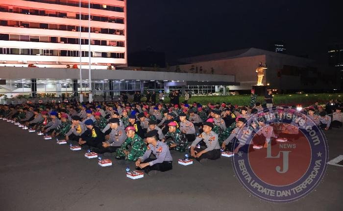 Makan Malam Bersama, Kapolri Beri Motivasi Pasukan Pengamanan DPR/MPR RI