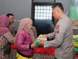 Polres Malang Gelontor 43 Ton Beras SPHP Ratusan Warga Sambut Gembira