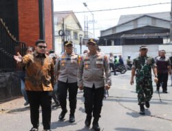 Kapolda Jatim Tinjau Titik Kerusakan di Kediri Raya, Himbau Masyarakat Turut Jaga Kamtibmas