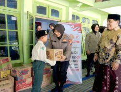 Polri Untuk Masyarakat : SPN Polda Jatim Sentuh Hati Anak Yatim di Momen Hari Jadi Polwan ke-77