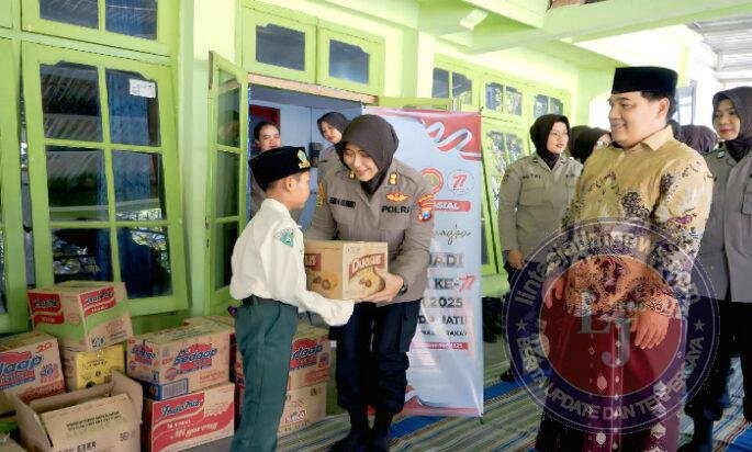 Polri Untuk Masyarakat : SPN Polda Jatim Sentuh Hati Anak Yatim di Momen Hari Jadi Polwan ke-77