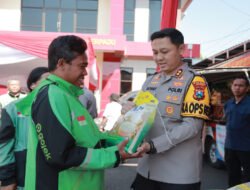 Polres Jember Hadirkan Pasar Murah, Pengemudi Ojol Bawa Pulang Sembako dengan Senyum Bahagia