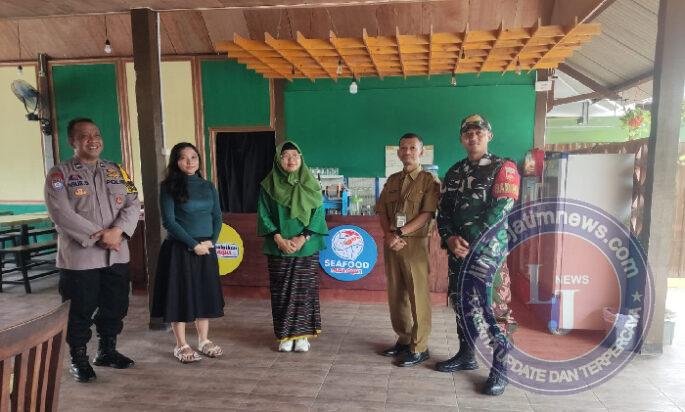 Babinsa Serengan Memonitor Opening Rumah Makan “Gule Kepala Ikan Dan Seafood Mas Agus”