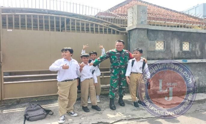 Babinsa Kemlayan Intensifkan Interaksi dan Motivasi Belajar Anak Anak Sekolah
