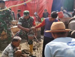 TNI dan Warga Sambirejo Bergandengan Tangan Bangun Masjid Desa