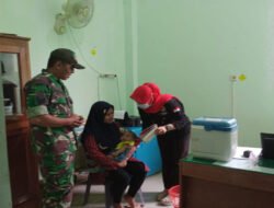 Babinsa Kodim Ponorogo Pendampingan Kegiatan Vaksin Campak di Desa Binaan
