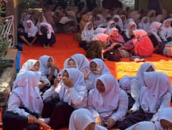 Kepala SMP Negeri 3 Babat Baca Puisi dalam Peringatan Maulid Nabi