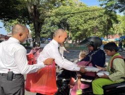Lapas Lumajang Gelar Jum’at Berkah, Bagikan 100 Kotak Nasi