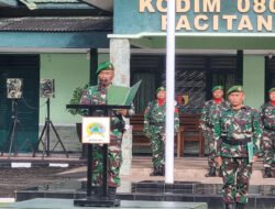 Irup Bacakan Amanat Pangdam V/Brw Saat Di Gelar Upacara 17 Di Kodim Pacitan
