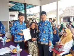 Penantian Warga Desa Kenjo Berakhir, 300 Sertifikat PTSL Dibagikan