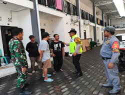 Utamakan Kondusifitas Wilayah Serengan, Babinsa dan Bhabinkamtibmas Gelar Patroli Siang