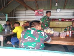 Babinsa Ngopi Bareng Warga, Keakraban dan Himbauan Kamtibmas