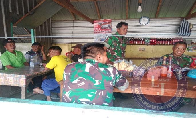 Babinsa Ngopi Bareng Warga, Keakraban dan Himbauan Kamtibmas