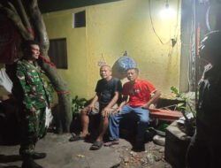 Sambangi Pos Ronda, Babinsa Sumber Bersama Linmas Membaur Bersama Masyarakat Jaga Kamtibmas