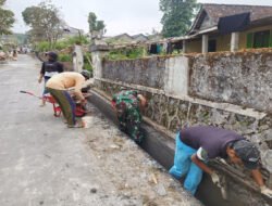 Babinsa Selo dan Warga Desa Jrakah Kompak Gelar Kerja Bakti, Wujudkan Jalan Desa Bersih dan Aman