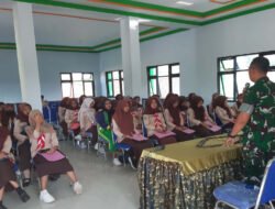 TNI Tanamkan Cinta Tanah Air kepada Pramuka SMK Assalam Durenan