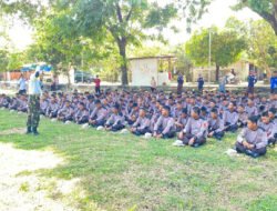 Babinsa Berikan Pelatihan Ketarunaan untuk Membentuk Karakter Disiplin dan Cinta Tanah Air