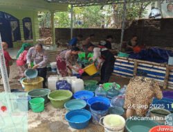 Dampak Kekeringan Polres Pasuruan Salurkan Bantuan Air Bersih 5000 liter untuk Warga Pasrepan