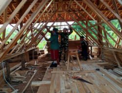 Babinsa Juwangi Jalin Silaturahmi dengan Pengrajin Mebel, Wujudkan Kemanunggalan TNI-Rakyat