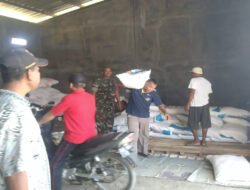 Pendampingan Petani, Babinsa Kodim Ponorogo Pantau Ketersediaan Pupuk Bersubsidi