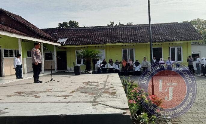 Kapolsek Wonorejo Jadi Pembina Upacara di Yayasan Hidayatul Mubtadiin, Ingatkan Bahaya Kenakalan Remaja