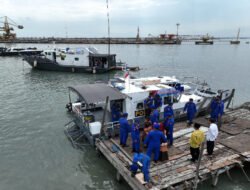 Cepat Dekat dan Bersahabat Ditpolairud Polda Jatim Gelar Perpustakaan dan Klinik Terapung