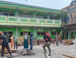 Tiga Pilar, Unesa bersama Masyarakat Kerja Bakti di Madrasah Al Hasaniyah