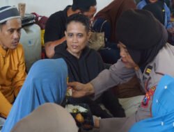 Polwan Polresta Sidoarjo Beri Pendampingan Keluarga Korban di Ponpes Al Khoziny