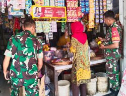 Babinsa Kunjungi Toko Kelontong, Lakukan Pengecekan Harga dan Ketersediaan Sembako