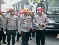 Kapolda Jatim Tinjau Evakuasi Korban Robohnya Bangunan Ponpes Al Khoziny di Sidoarjo