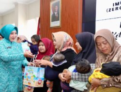 Ketum TP PKK Tri Tito Karnavian Buka Gebyar Imunisasi Anak dengan Zero Dose di Tasikmalaya