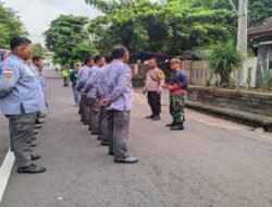 Berikan Arahan Kepada Linmas, Babinsa Kepatihan Wetan Selipkan Pesan Disiplin dan Loyalitas