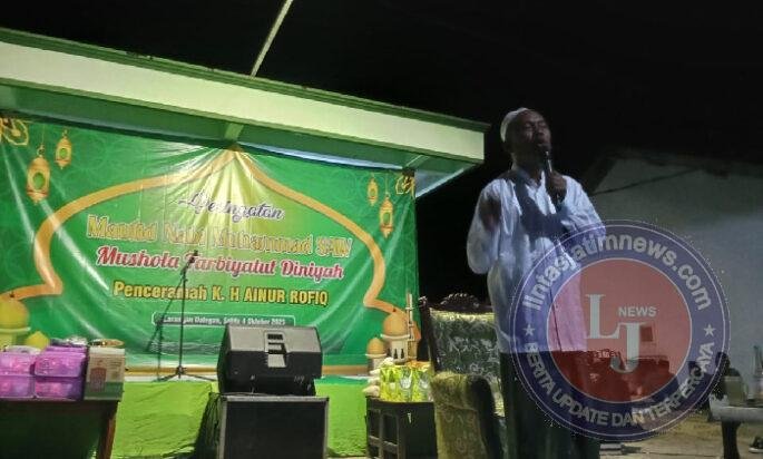 Larangan Dalegan Peringati Maulid Nabi dengan Bersholawat bersama KH. Ainur Rofiq