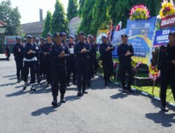 Datangi Markas Kodim 0735/Surakarta, Danyon C Pelopor Sat Brimobda Jateng Bersama Anggotanya Ucapkan HUT Ke-80 TNI