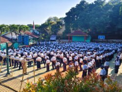 Polri Dekat dengan Pelajar, Kapolsek Purwodadi Jadi Pembina upacara di SMPN 1 Purwodadi
